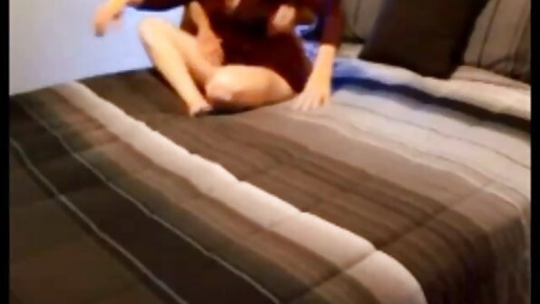 Büyük memeli gerçek türk porno indir bir kaltak genç bir adamın büyük horozuyla oynuyor