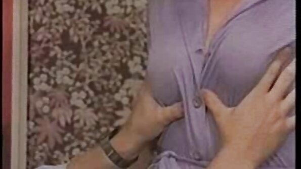 Para için güzel gerçek türk porno sarışın arka sokakta yabancının penisini sürmek